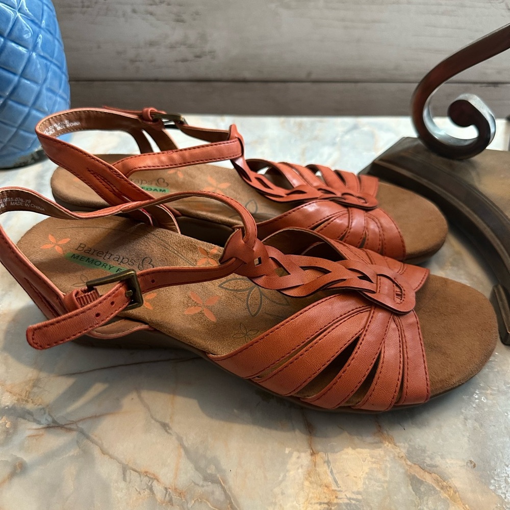 BEAR TRAPS  Women’s Size 8 M Orange Memory Foam Wedge Sandals adjustable strap